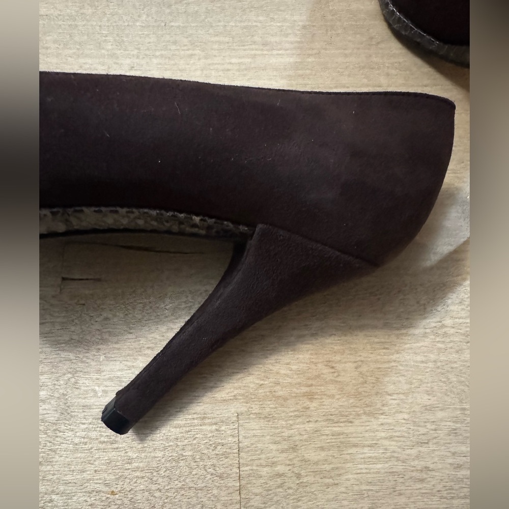 Stuart Weitzman chocolate Brown Suede Heels - Picture 8 of 14